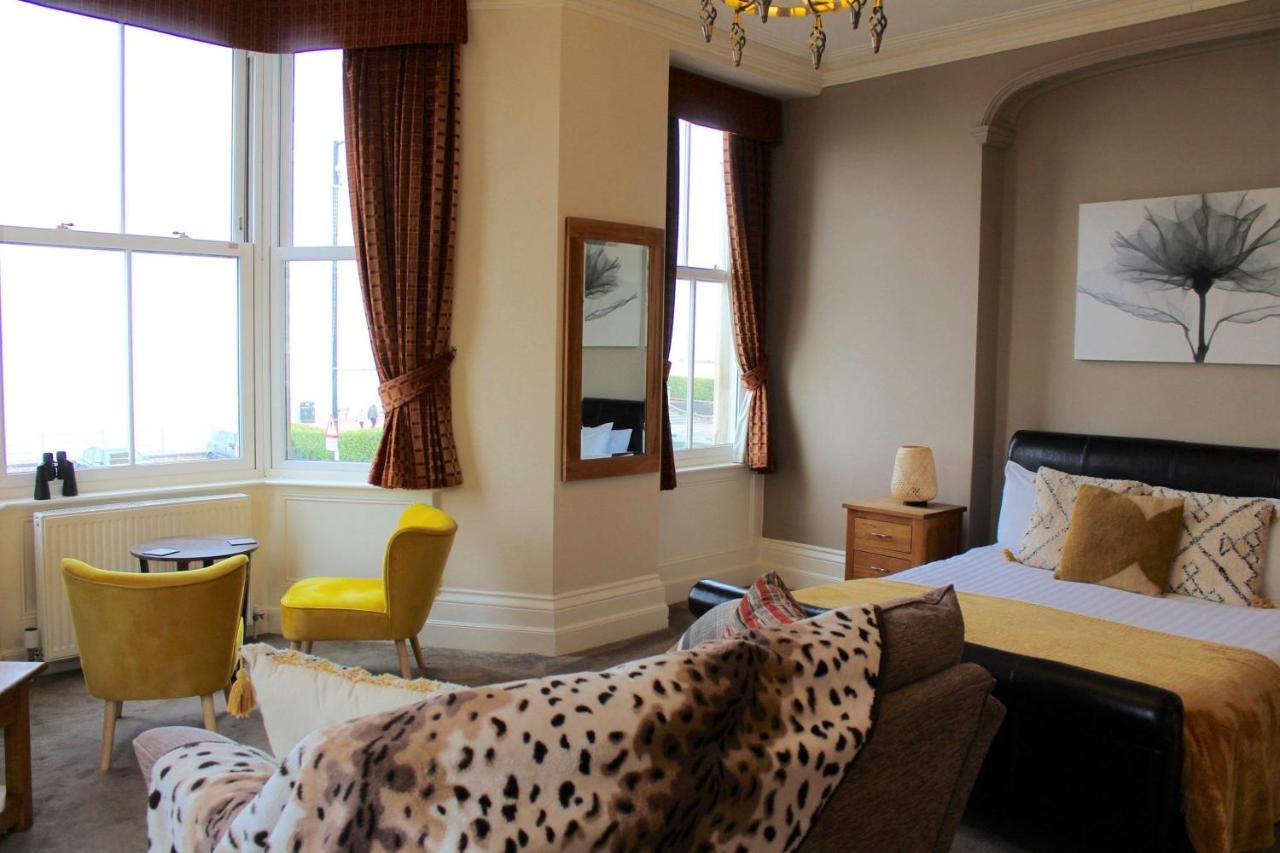 The Crown Hotel 모아캠비 외부 사진
