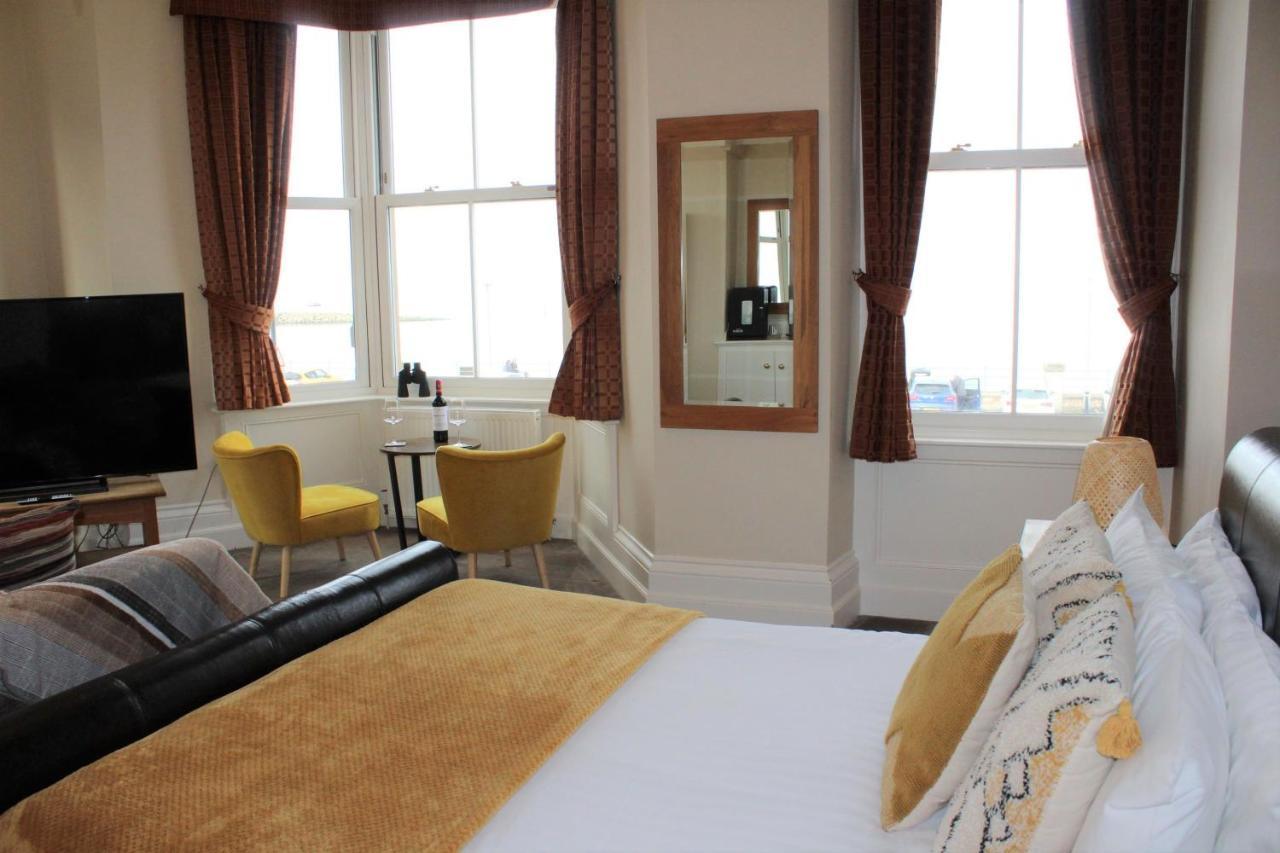 The Crown Hotel 모아캠비 외부 사진